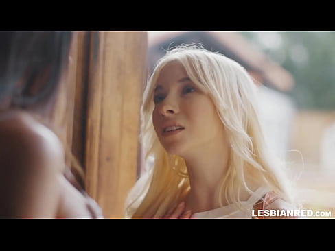 ❤️ Jenta kommer hjem noen måneder senere og ender opp med å spise stemorens fitte ❤❌ Sexvideo hos oss ❌