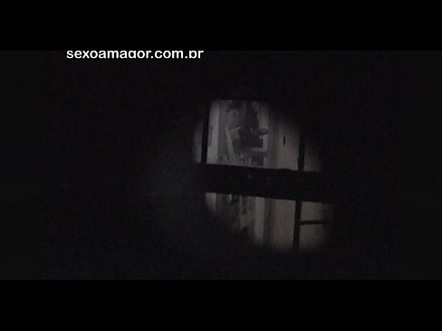 ❤️ Blondie blir i hemmelighet filmet av en nabolagsvoyeur gjemt bak hule murstein ❤❌ Sexvideo hos oss ❌